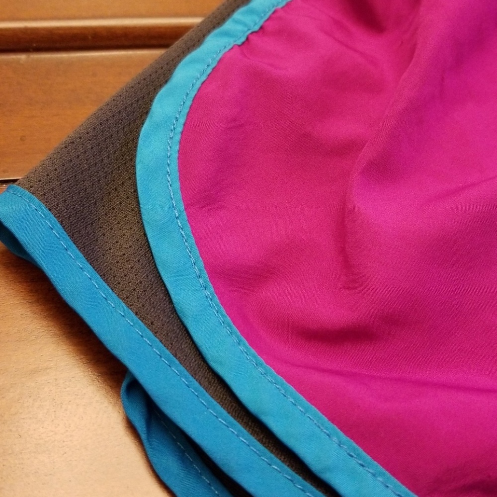 RUNNING ๐ SHORTS - Picture 2 of 8